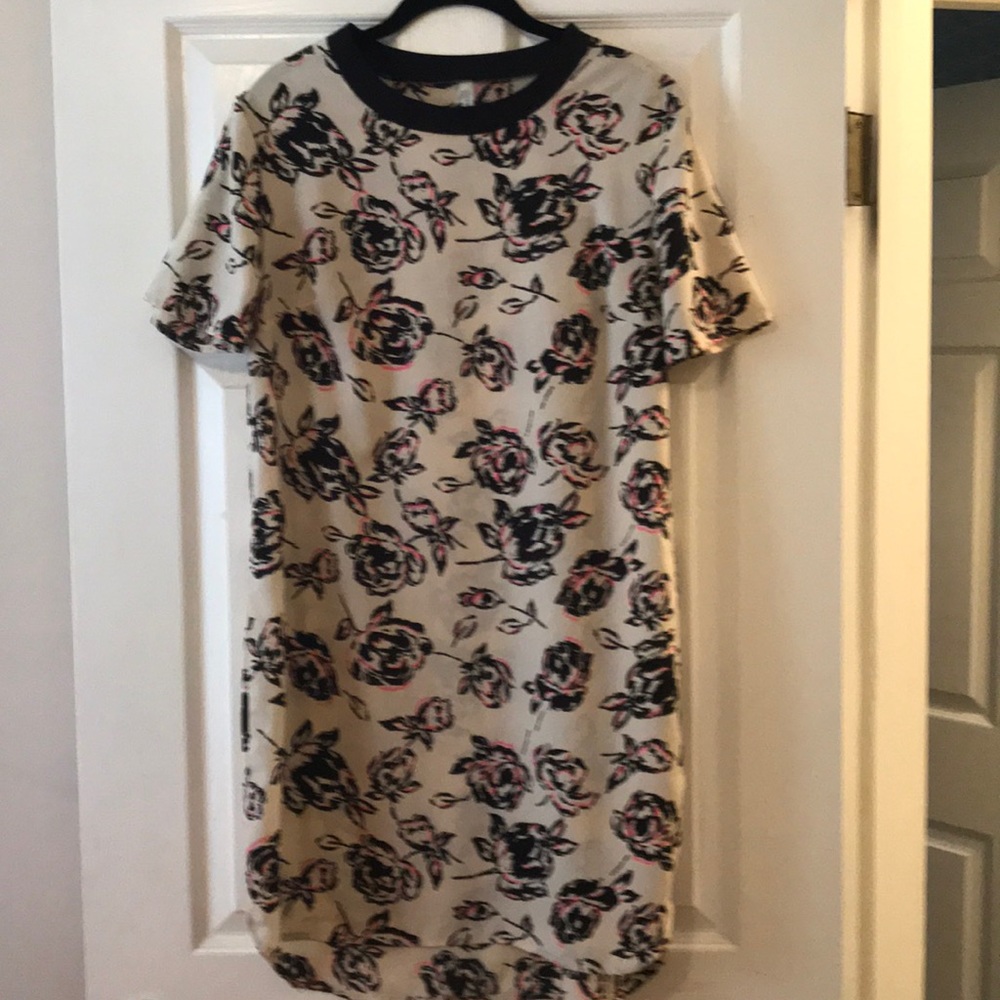 Fabulous Floral Short Sleeve Dress 🌸